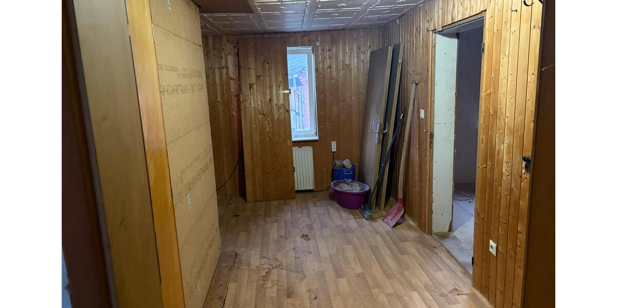 Dreifamilien Haus zur Sanierung 8 zimmer