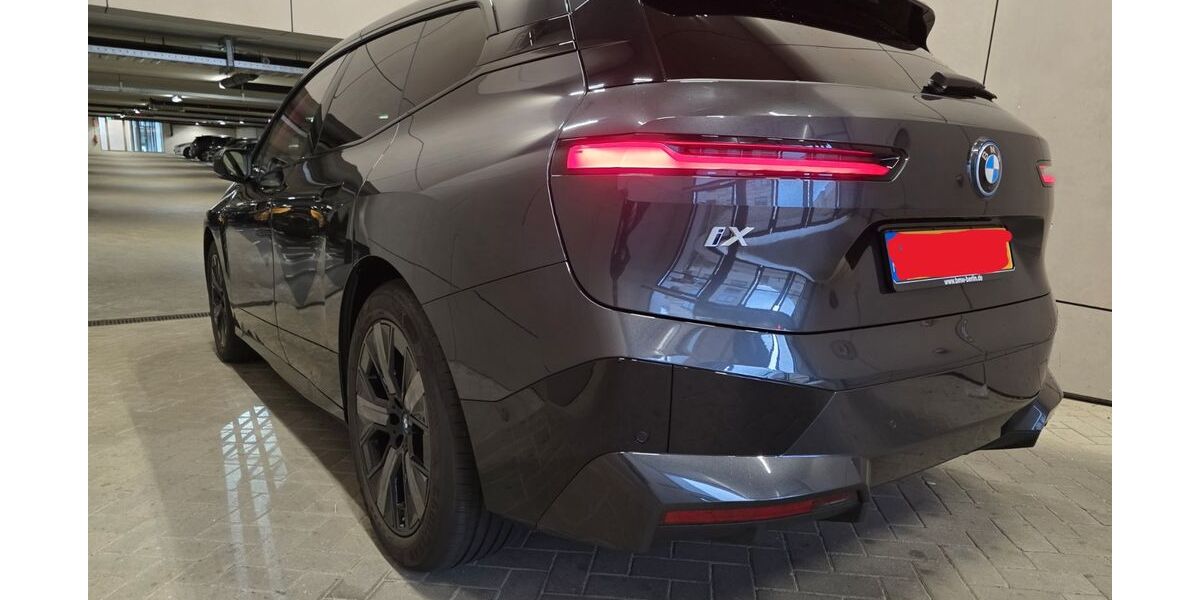 BMW iX 8.500 km 59.250 € Pulheim 50259