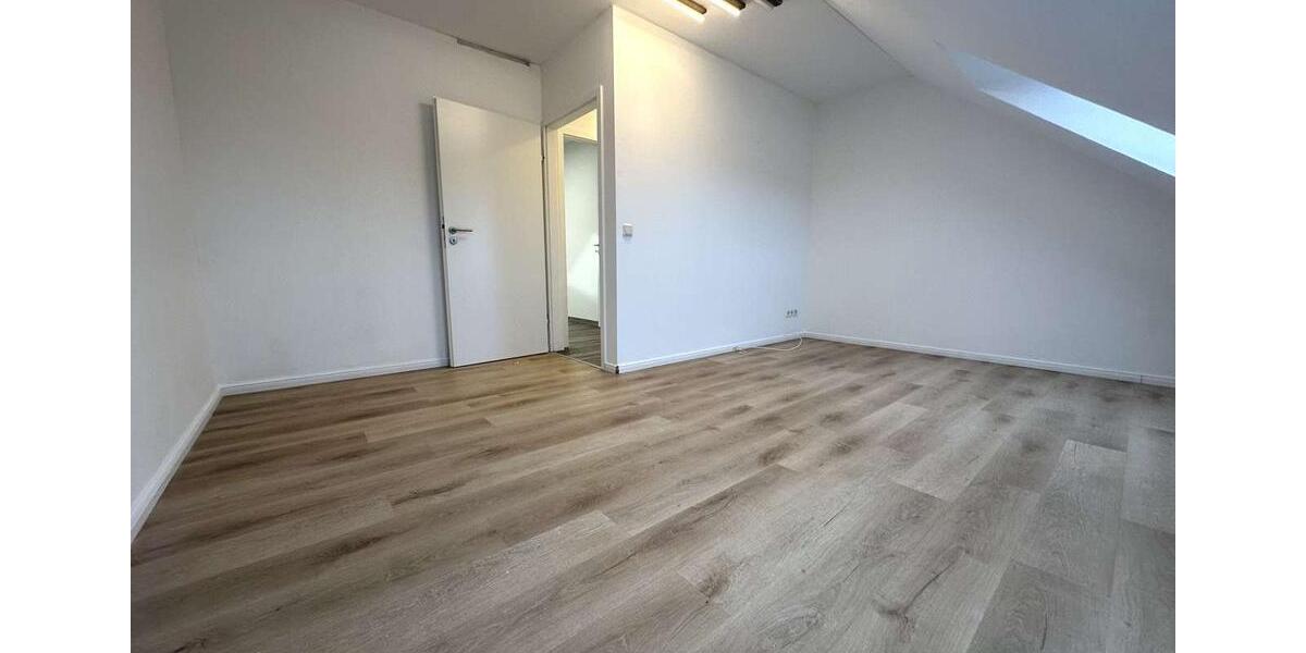 Charmante Doppelhaushälfte mit Wintergarten, Garten und vielseitigen Nutzungsmöglichkeiten 5 zimmer