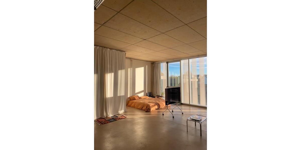 ab sofort: 120 qm Loft Wohnatelier zur Untermiete 1 zimmer