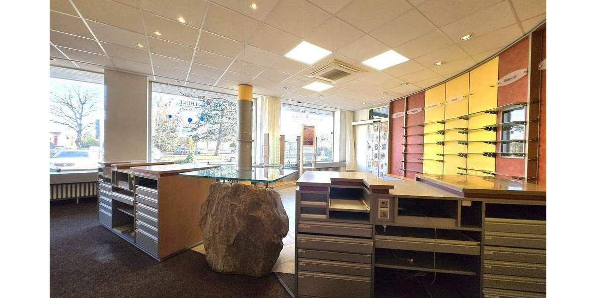 Wohn-Geschäftshaus bietet viele Gestaltungsmöglichkeiten! z.B. Praxis,- Büro,-Wohnräume; aufstockbar 8 zimmer