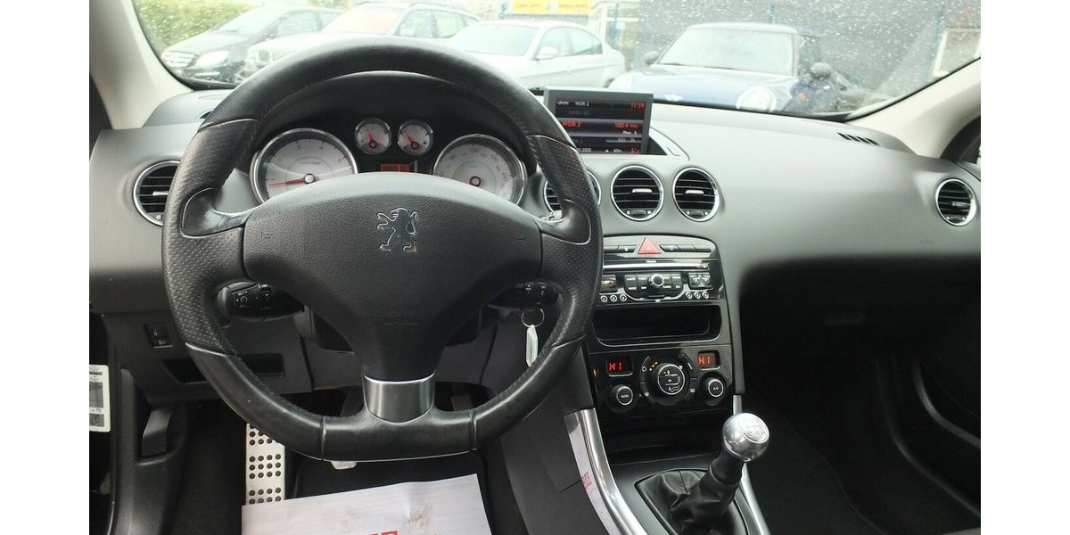 Peugeot 308 PREMIUM NAVI EL.VERDECK KLIMAAUTOM PDC 134.211 km 6.450 &euro; Köln 50858