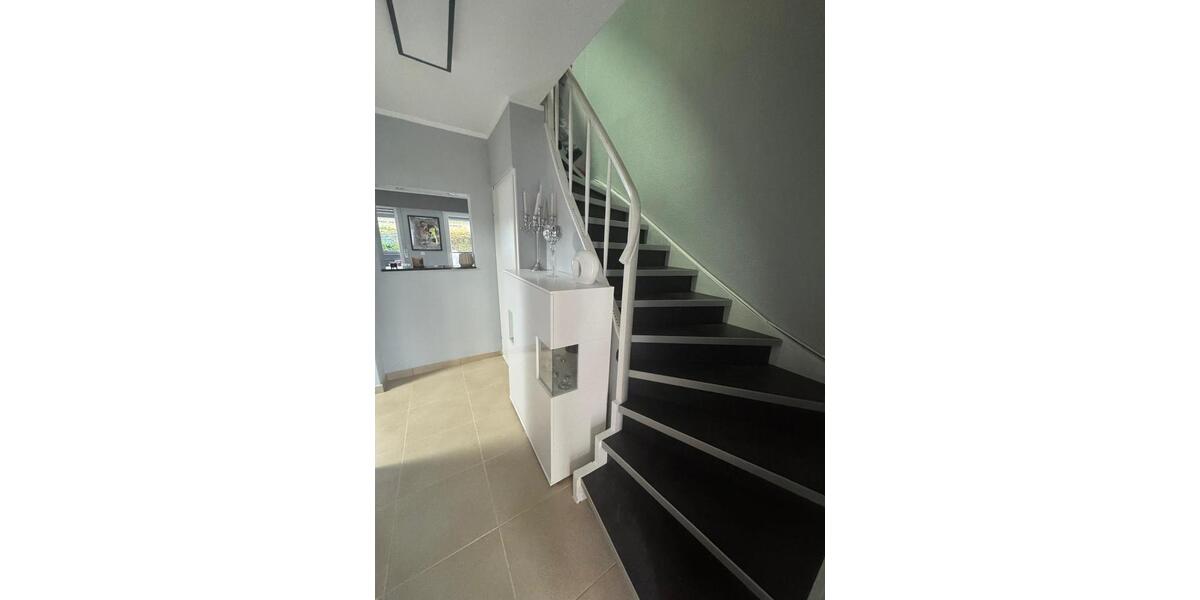 Reihenmittelhaus mit Keller in Niederkassel 5 zimmer