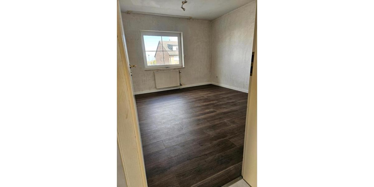 Etagenwohnung Erftstadt - 3 Zimmer, 83 m&sup2;, 1.150&euro; | Angebot:26407226