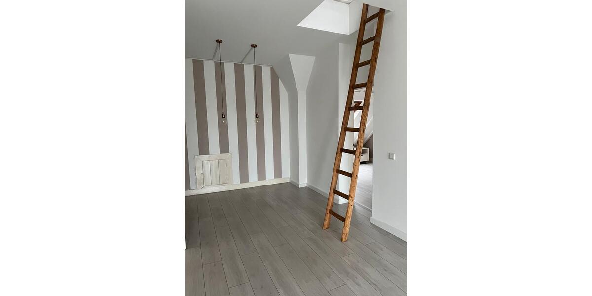 Dachgeschoßwohnung Düsseldorf Niederkassel - 3 Zimmer, 78 m&sup2;, 1.670&euro; | Angebot:25274248