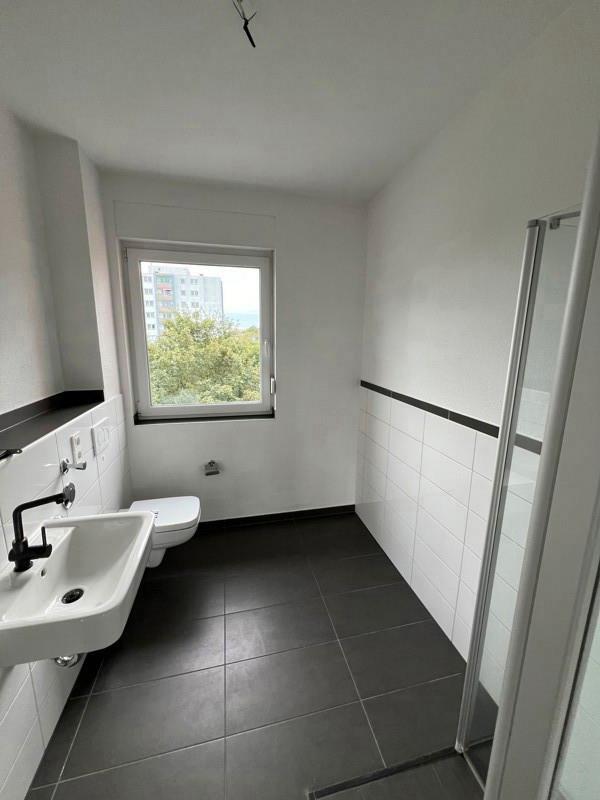 Großzügige 2-Zimmer Penthouse Wohnung in der Südstadt zimmer