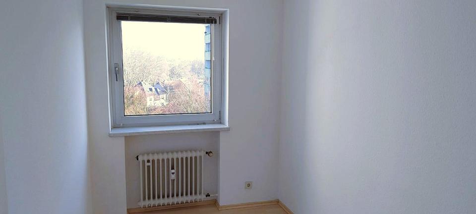 Renovierte 4-Zimmer-Wohnung mit Balkon & Aufzug – EBK, 6. OG, Fre 4 zimmer