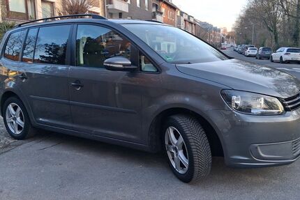 VW Touran 157.178 km 5.990 &euro; Düsseldorf 40599