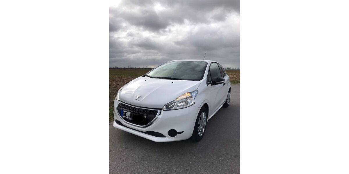 Peugeot 208 111.255 km 4.200 &euro; Neuss 41462