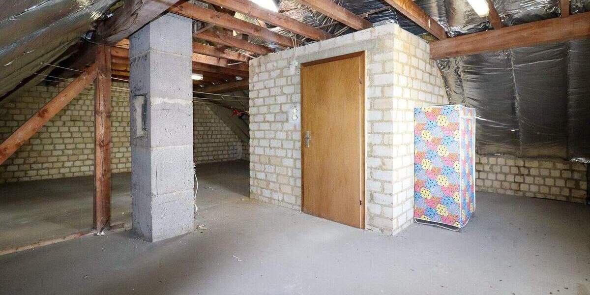 Einfamilienhaus mit großem Grundstück und zusätzlichem sanierungsbedürftigen Wohngebäude 5 zimmer