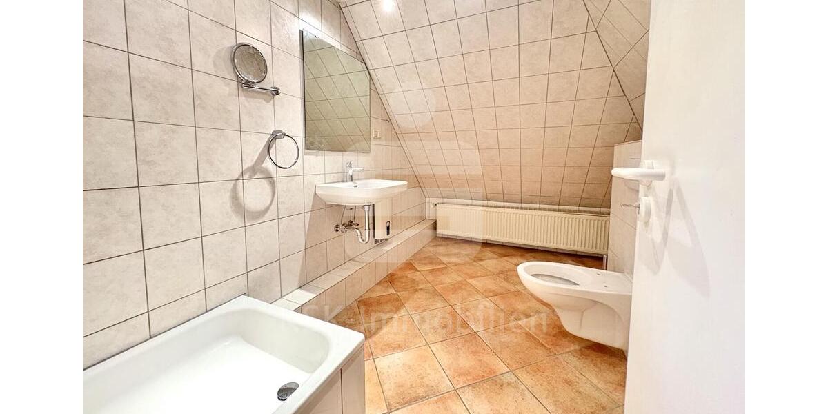 Charmante Maisonette-Wohnung mit Einbauküche in Bergheim-Mitte. 2 zimmer