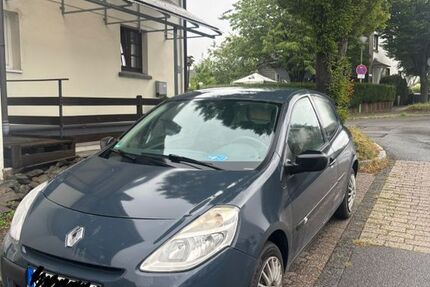 Renault Clio 142.518 km 2.600 &euro; Hückeswagen 42499