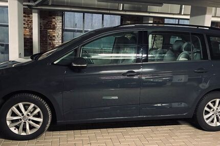 VW Touran 102.500 km 15.900 &euro; Köln 50733