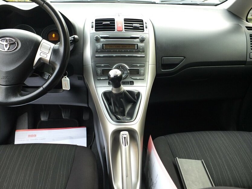 Toyota Auris 1.6i SOL ALLE INSPEKTIONEN GARAGENWAGEN 174.885 km 5.704 € Köln 50858