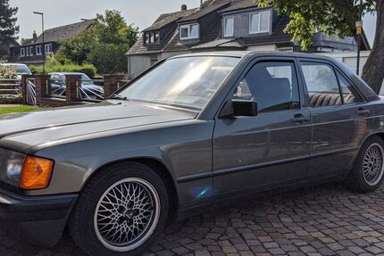 Mercedes-Benz 190 162.624 km 6.900 &euro; Düsseldorf 40627