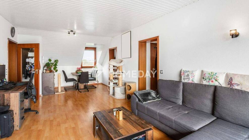 Helle DG-Wohnung mit Süd-Ost-Balkon, Wannenbad und gepflegter Ausstattung 2 zimmer