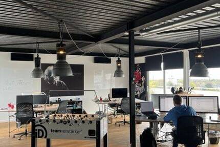 Arbeitsplatz in stylischer Agentur mit Dachterrasse - All-in-Miete