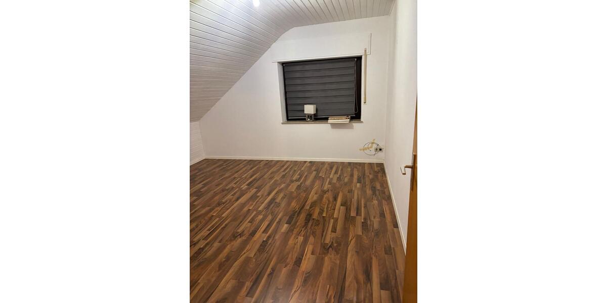 Ruhige 3-Zimmer-Dachgeschosswohnung mit Balkon&Gartennutzung 3 zimmer