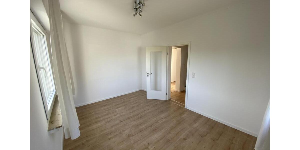 Erdgeschoßwohnung Hückeswagen - 5 Zimmer, 95 m&sup2;, 1.195&euro; | Angebot:25433183