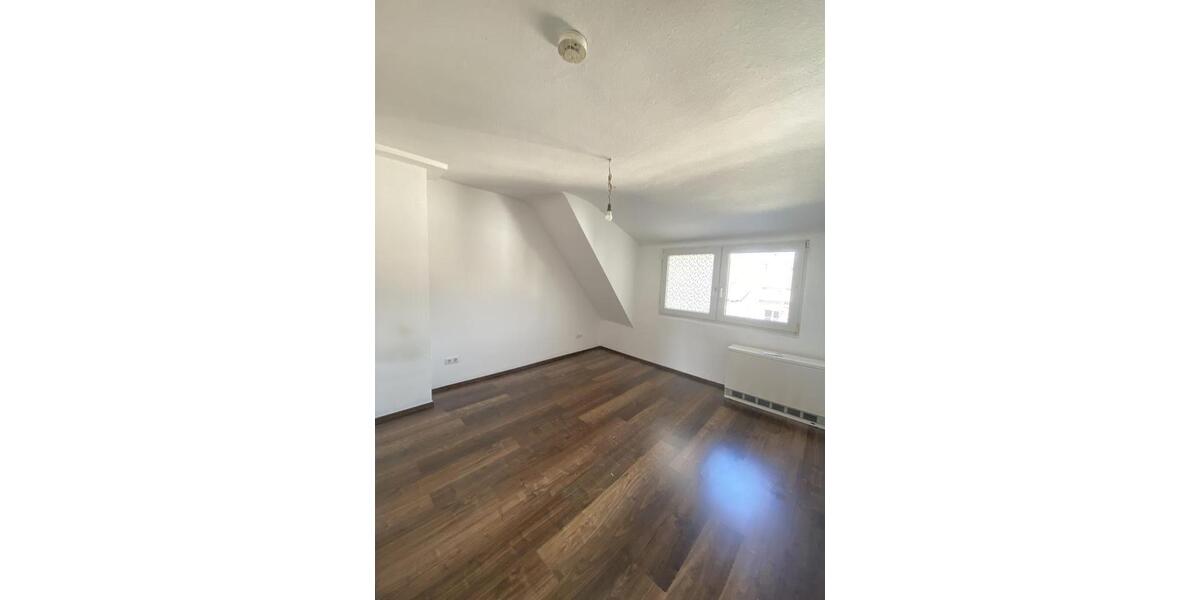 Dachgeschoßwohnung Solingen Mitte - 3 Zimmer, 69 m&sup2;, 679&euro; | Angebot:26254342