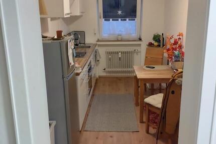 Charmante, helle, sanierte Souterrain-Wohnung 1 zimmer