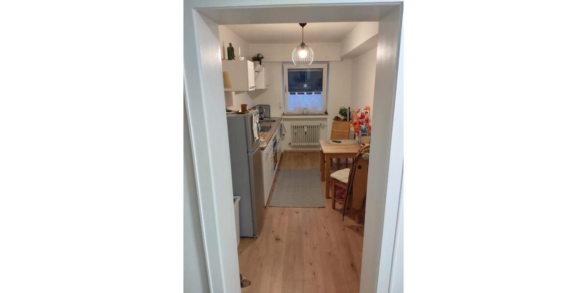 Charmante, helle, sanierte Souterrain-Wohnung 1 zimmer