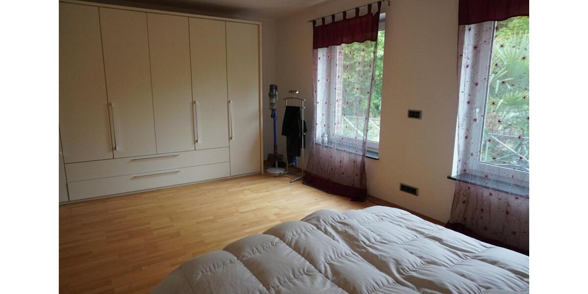 Reiheneckhaus mit Doppelgarage, Garten, PV-Anlage, Speicher 4 zimmer