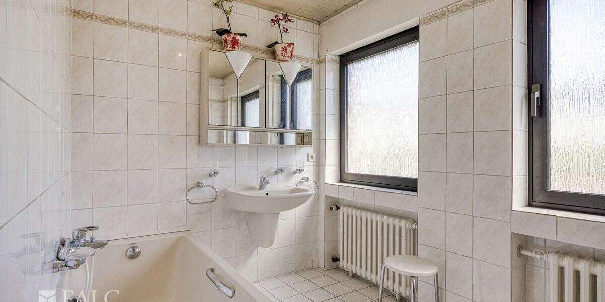 Reihenendhaus Köln Weiden - 5 Zimmer, 124 m&sup2;, 599.000&euro; | Angebot:23047571