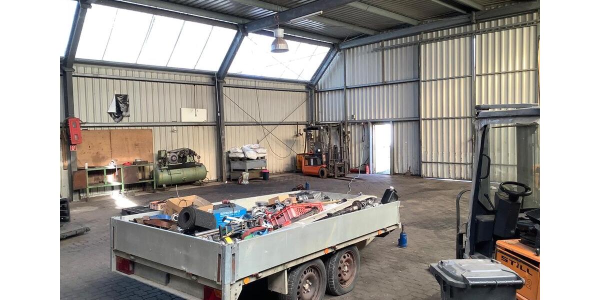 225qm Lagerhalle Blechhalle mit ca. 900qm Freifläche zimmer