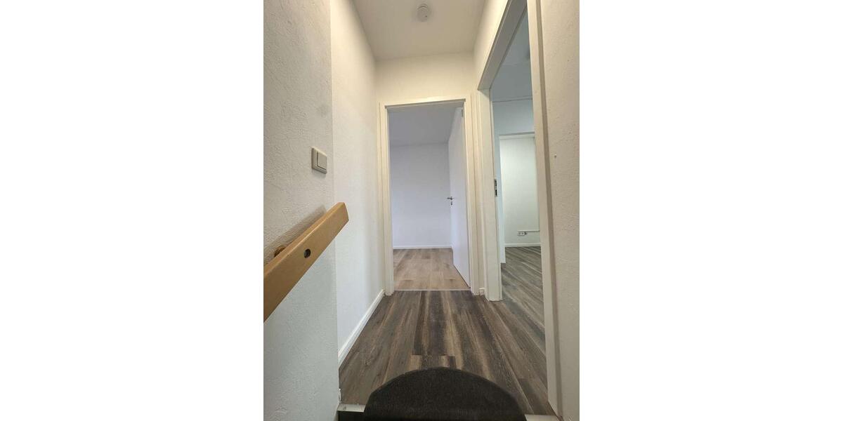 Charmante Doppelhaushälfte mit Wintergarten, Garten und vielseitigen Nutzungsmöglichkeiten 5 zimmer