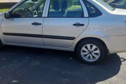 Lada Granta 140.000 km 2.200 &euro; Köln 51145