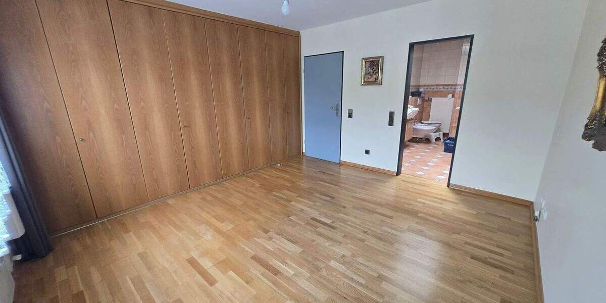 Einfamilienhaus Frechen Habbelrath - 8 Zimmer, 364 m&sup2;, 850.000&euro; | Angebot:25802450
