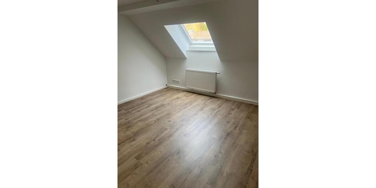 Dachgeschoßwohnung Solingen Central - 4 Zimmer, 80 m&sup2;, 750&euro; | Angebot:26135864