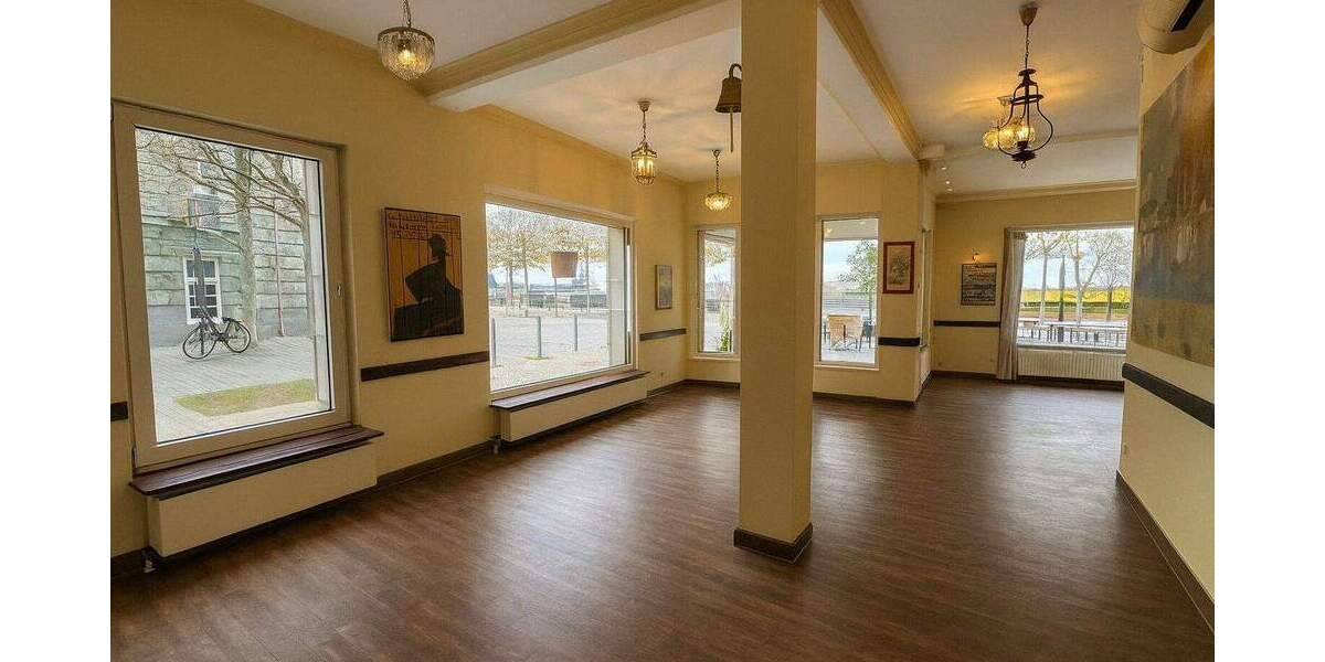 Ladenlokal mit großen Terrassen, Theke und Kühlhaus in attraktiver Rheinlage 3 zimmer