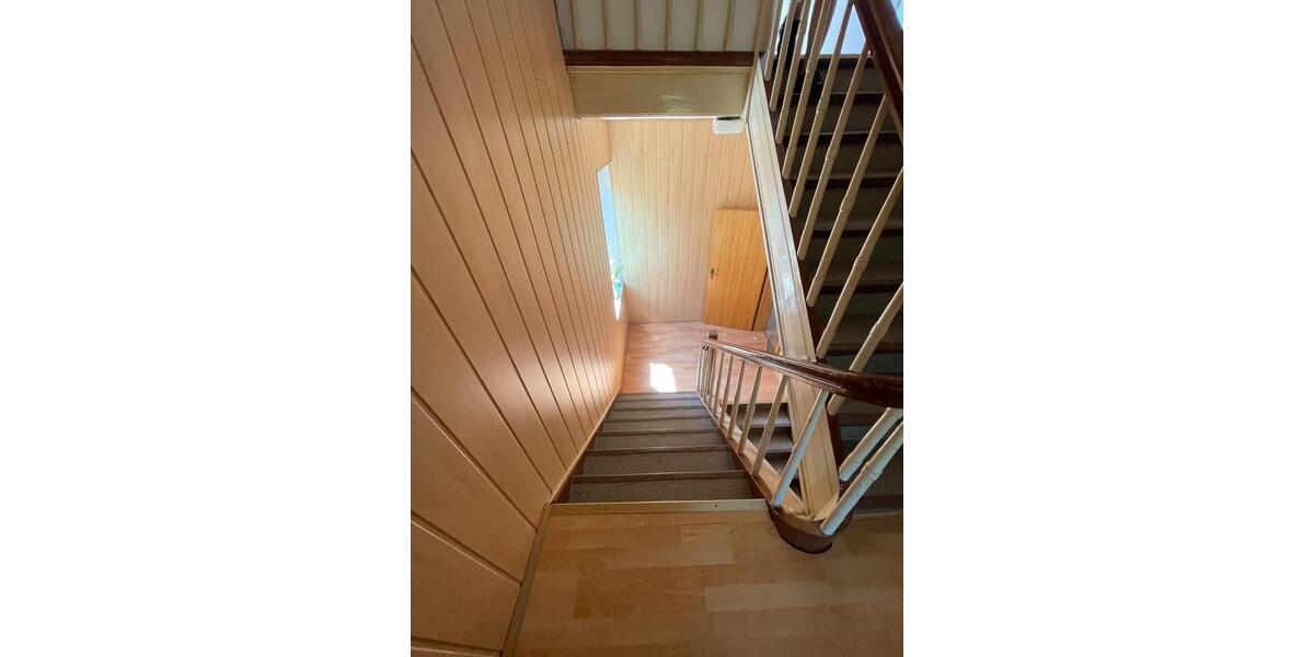 Etagenwohnung Langenfeld (Rheinland) - 9 Zimmer, 212 m&sup2;, 3.500&euro; | Angebot:26385101
