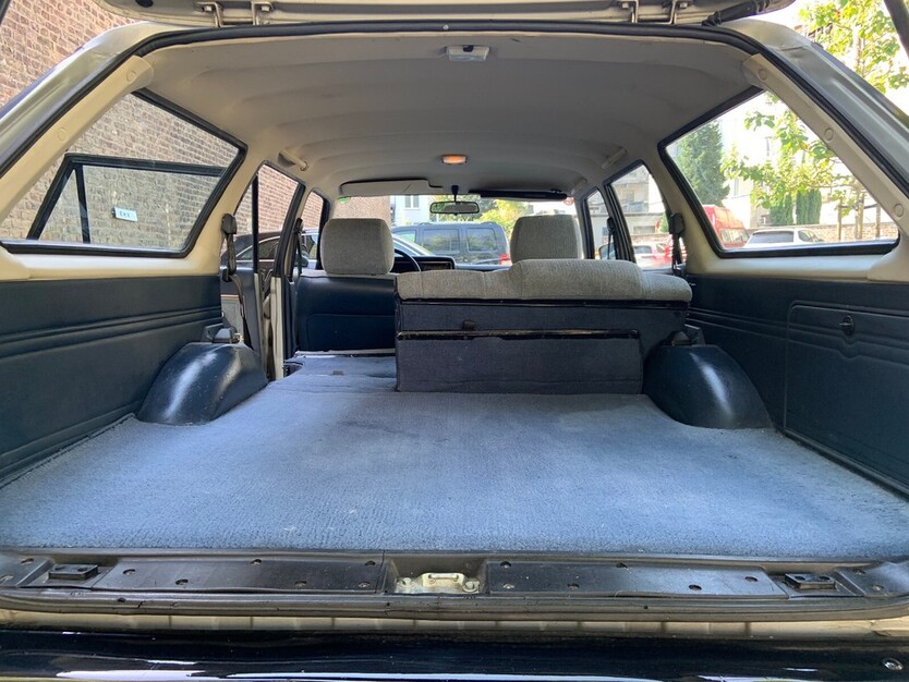 Mazda 929 II 190.000 km 8.300 € Düsseldorf 40213