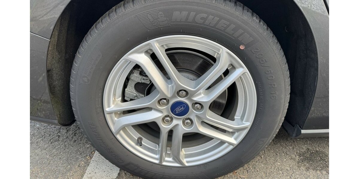 Ford Focus Navi+Temp+Sitzh+Spurh+CarPlay+6xServ+1H+E6 93.000 km 11.250 &euro; Erftstadt 50374