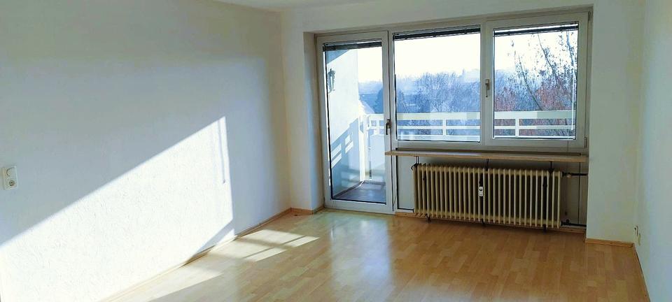 Renovierte 4-Zimmer-Wohnung mit Balkon & Aufzug – EBK, 6. OG, Fre 4 zimmer