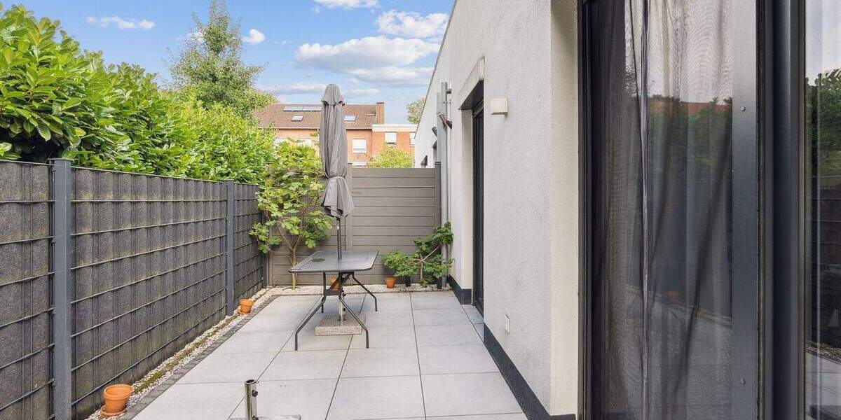 Düsseldorf ganz nah: Hochwertige DHH mit 2 WE, Garten, Garage u. 2. Stellplätzen 8 zimmer