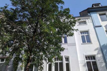 Haus zum Kaufen in Düsseldorf 990.000 € 195 m² 12 zimmer