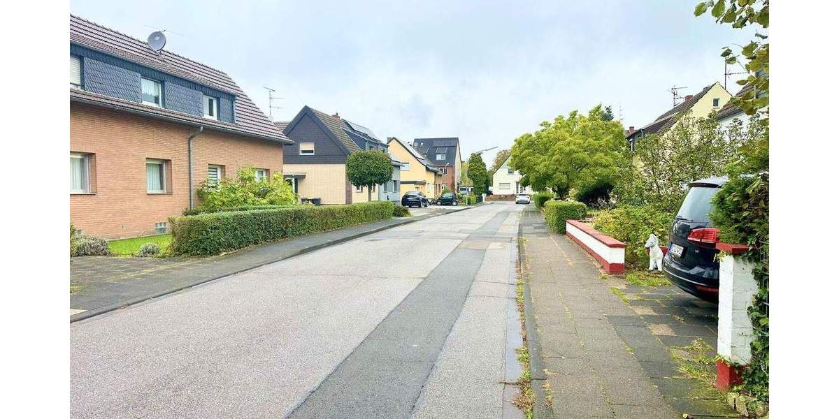 Doppelhaushälfte mit viel Potenzial, großzügigen Garten, Garage und Stellplätzen 5 zimmer