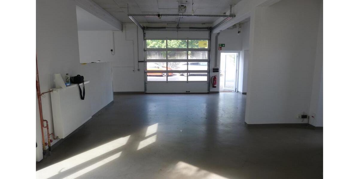 Gewerbehalle mit Büro, Garagen und Sozialräumen 120 qm zimmer