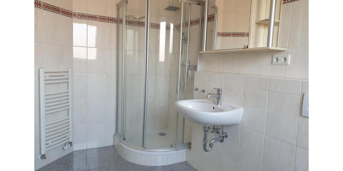 Schöne Dachgeschosswohnung mit Kamin und Terrasse 3 zimmer