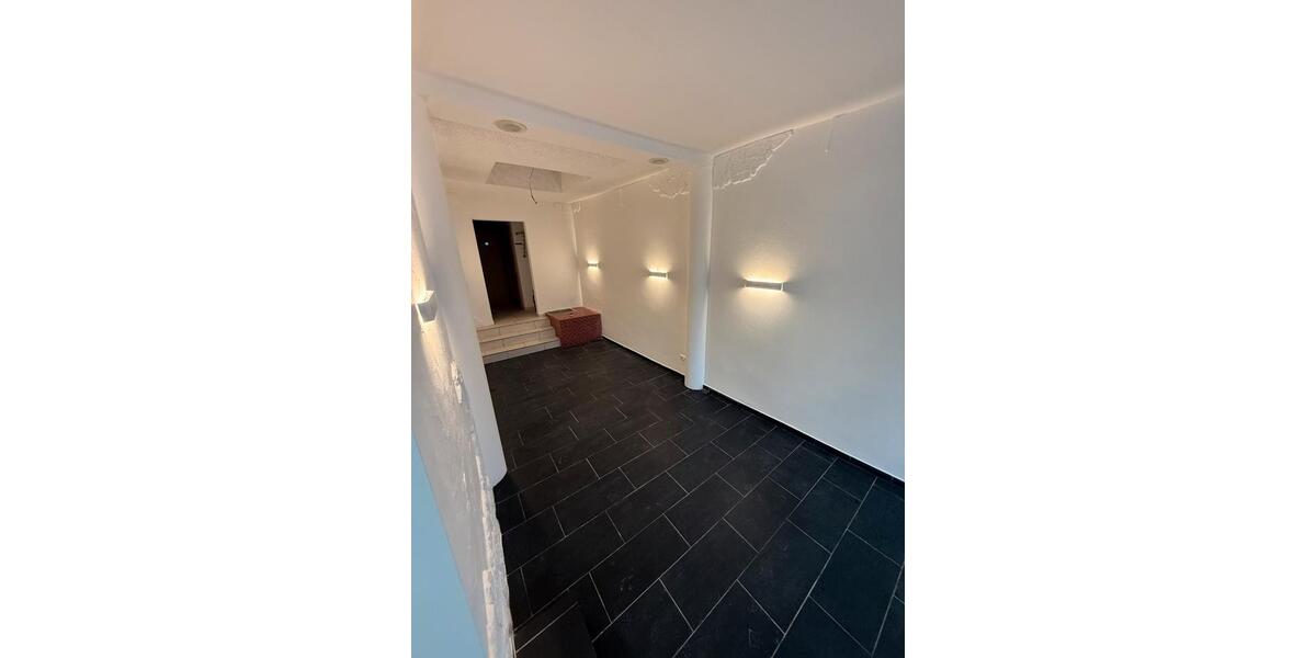 Attraktives Restaurant-Ladenlokal in Solingen-Wald zu vermieten zimmer