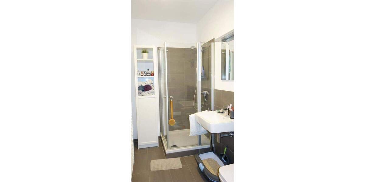 2 Zimmer Wohnung mit Fußbodenheizung und Balkon. EBK käuflich. Nur für eine Person geeignet. 2 zimmer