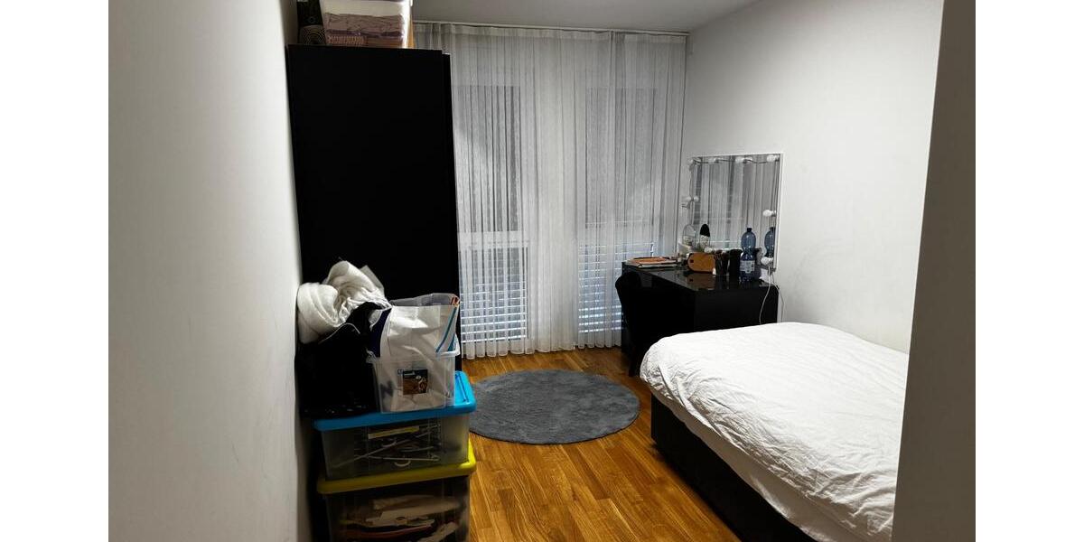 geräumige 3-Zimmer-Wohnung mit Sonnenbalkon und TG-Stellplatz im beliebten Kölner Süden 3 zimmer