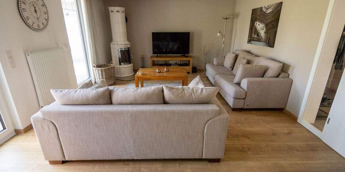 Neuwertiges, freistehendes Einfamilienhaus mit Pool und tollem Garten in zentraler Lage 4 zimmer