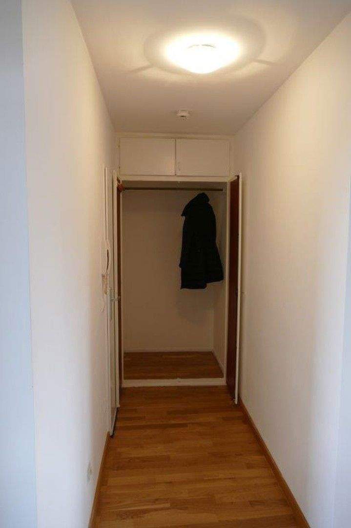 Möbliert: Terrasse+Wunderschön+gerade Wände:1 12 Zim. TH + FH + FLUGHAFEN + ZENTRUM gut erreichb 1 zimmer