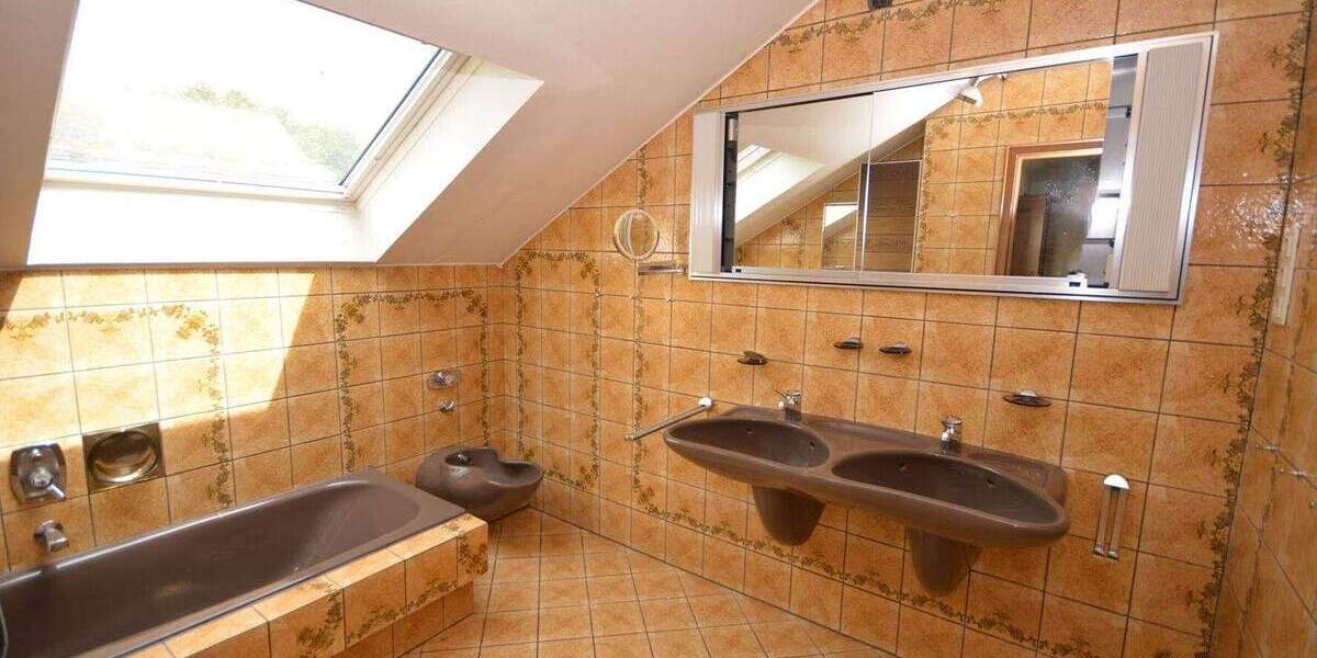 Einzigartige Möglichkeit: Traumgrundstück in Hürther Bestlage - Bestandsimmobilie mit Potenzial 7 zimmer