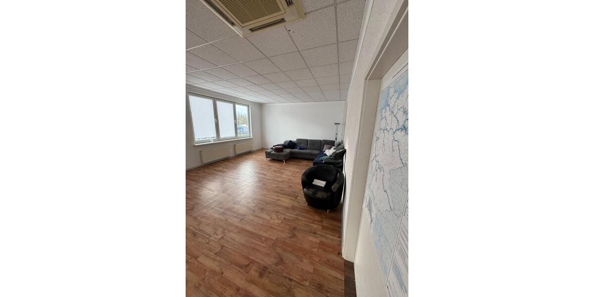 Gewerbe Praxis Bürofläche über den Dächern Lindlars zimmer